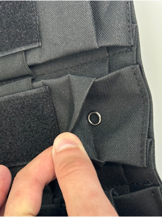 Подсумок закрытого типа под 3 магазина черный