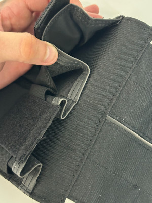 Подсумок закрытого типа под 2 магазина черный