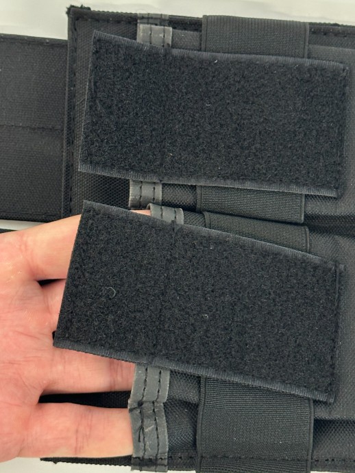 Подсумок закрытого типа под 2 магазина черный